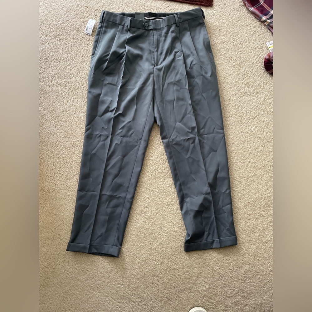 Jos A Banks Traveler pants 38x30. Brand new with tags
